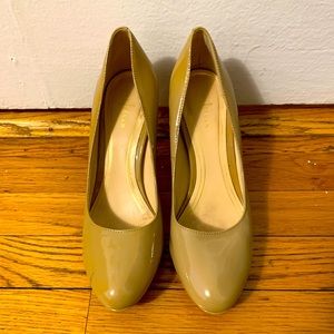 Cole Haan platform nikeair beige pumps